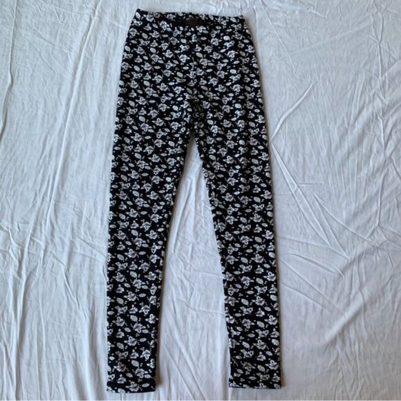 Just Cozy Fleece Lined Black & White HibiscFloral Patterned Leggings - Picture 1 of 4